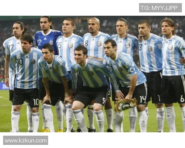 各年代足球巨星的辉煌历程与传奇故事全景回顾