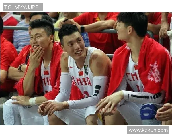 重庆篮球队配合问题引发热议球迷与专家各抒己见探讨战术调整必要性